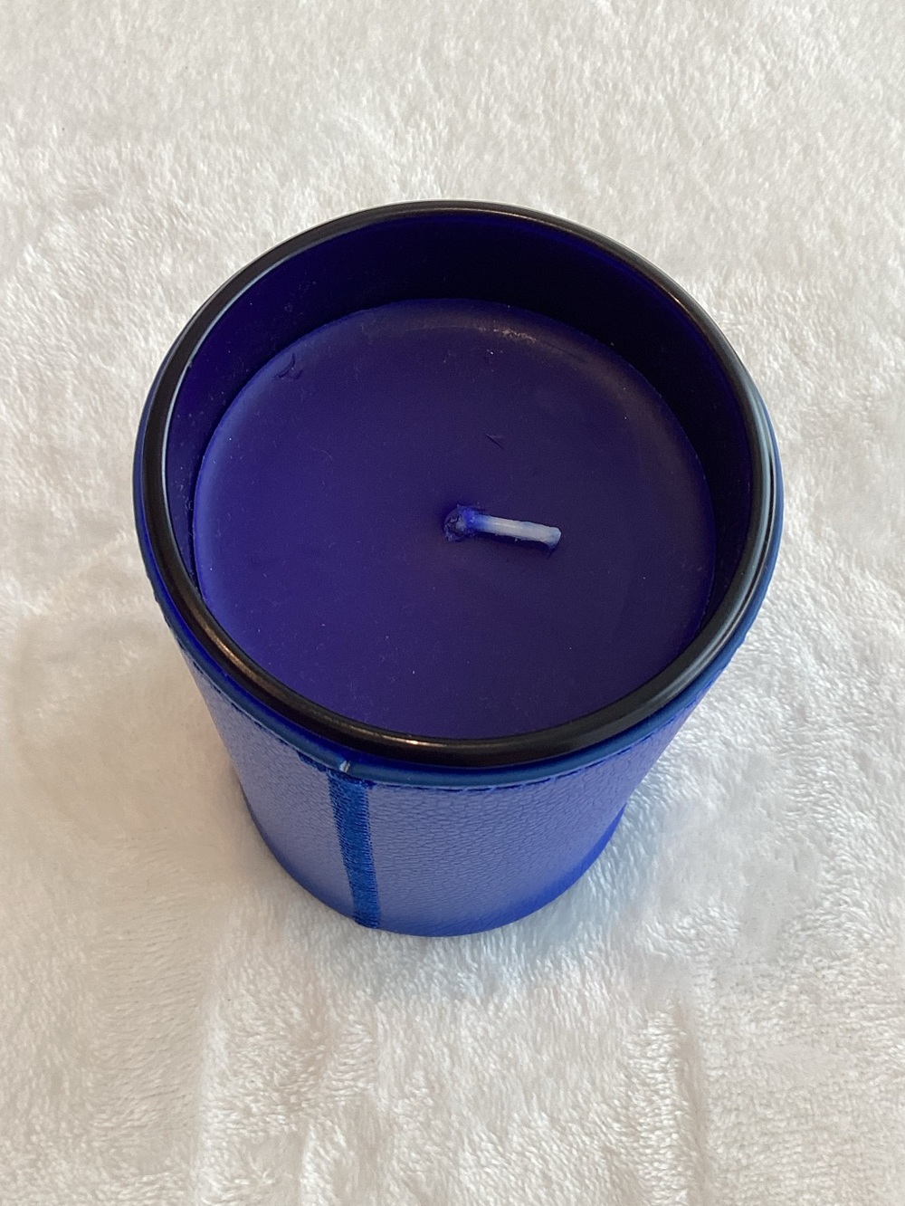 Anthropologie New York City Candle Embossed Woody Crisp Cedar New Blue - Picture 5 of 5